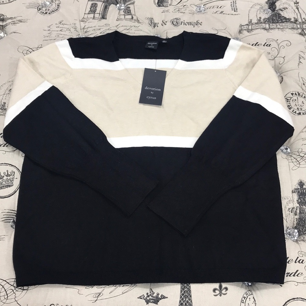 🎁Devotion by Cyrus Women's Sweater - Picture 2 of 7